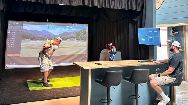 Divots Indoor Golf