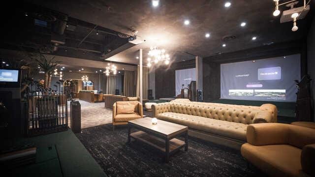 J Bar & Golf Lounge