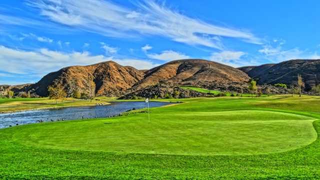 Dos Lagos Golf Course